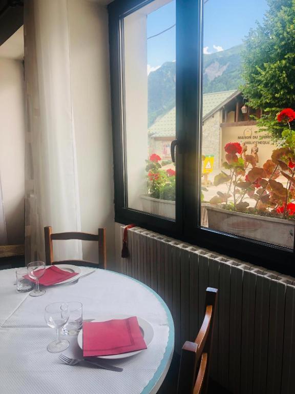 Auberge Du Glandon Saint-Colomban-des-Villards Dış mekan fotoğraf